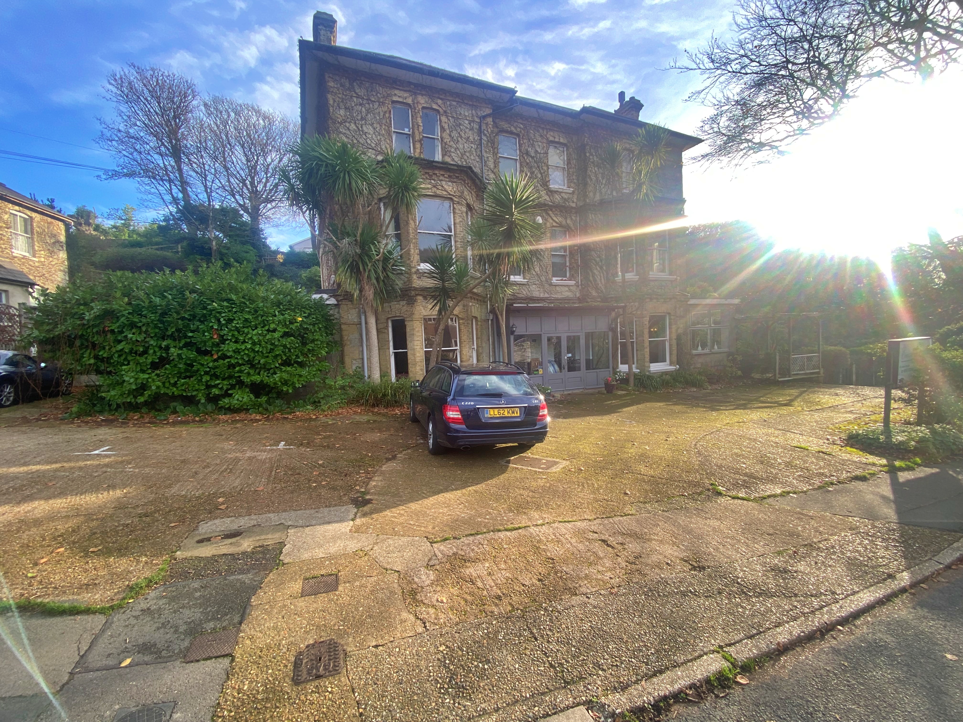 01 Estate Agents