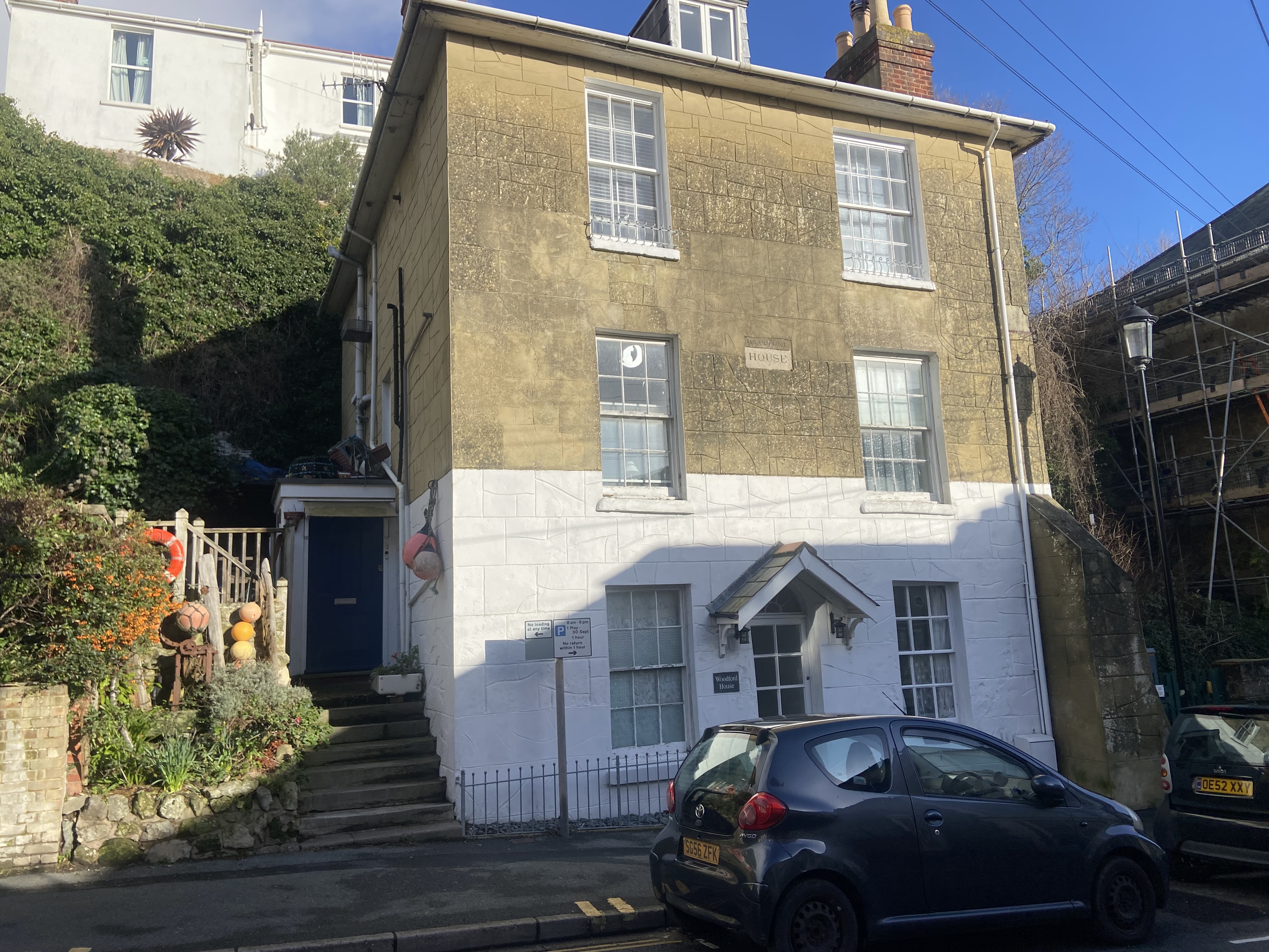 01 Estate Agents